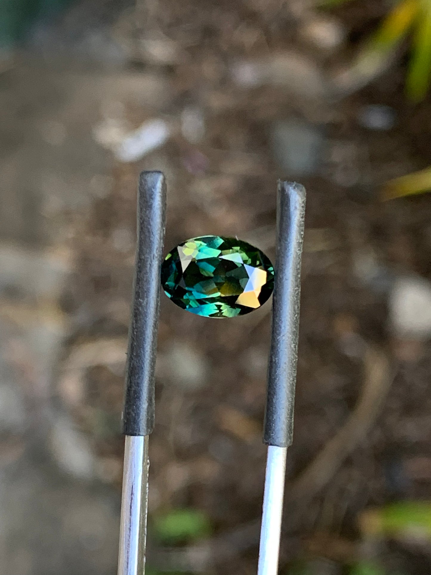 Unheated Australian sapphire with striking blue and yellow zoning