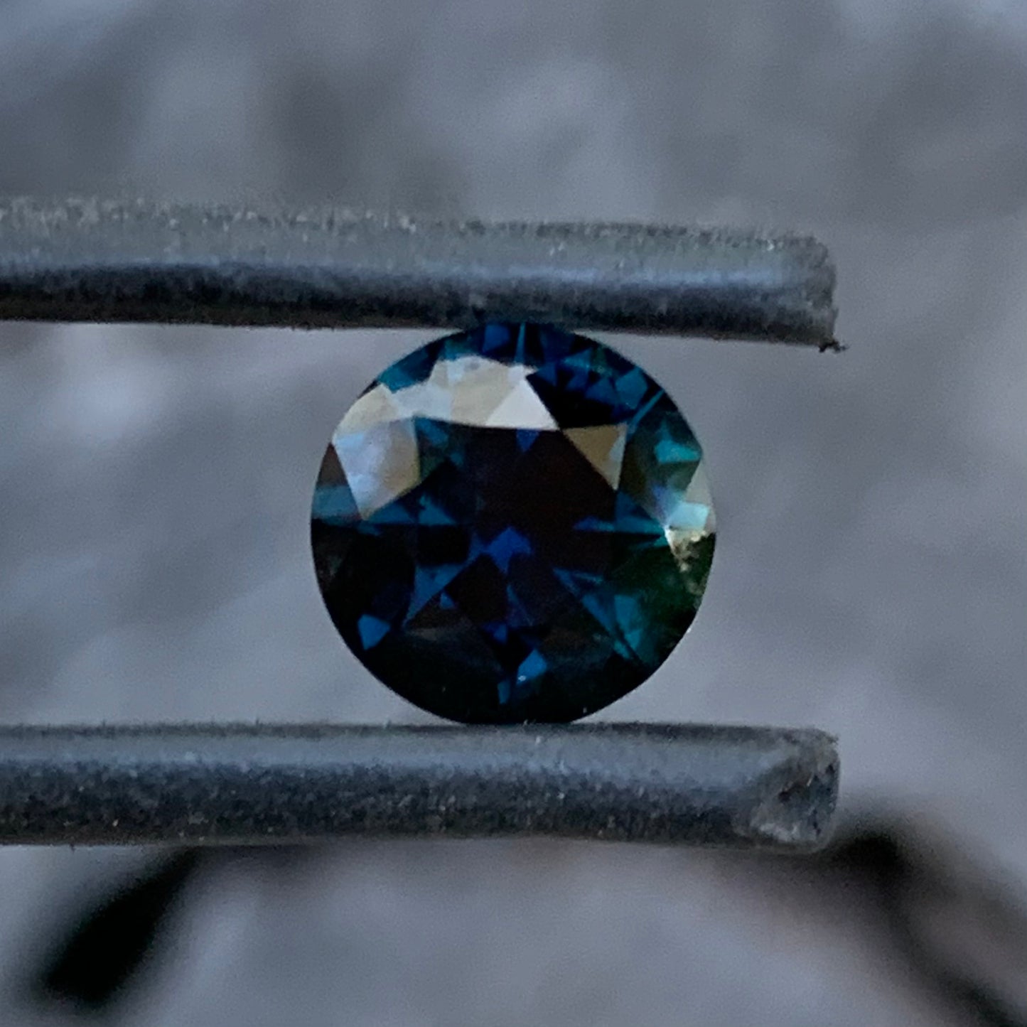Natural Australian blue sapphire, 2.48ct round cut