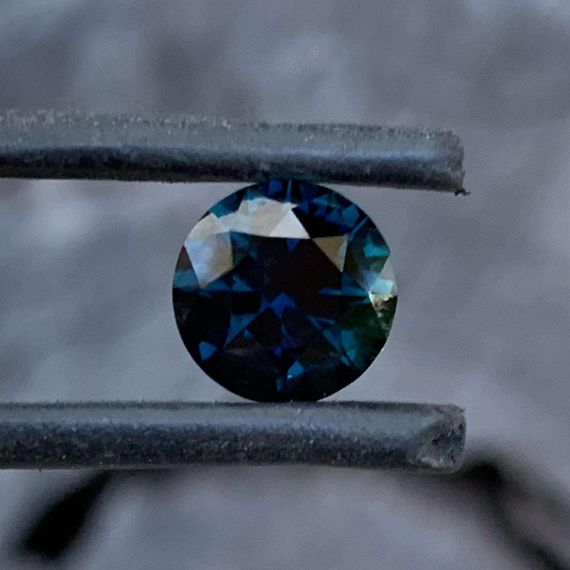 Natural Australian blue sapphire, 2.48ct round cut