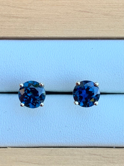 Australian Sapphire Stud Earrings in Yellow Gold