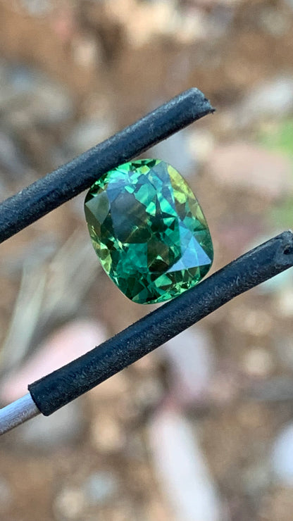 5.02ct green and yellow parti Australian sapphire with striped colour zoning from Central Queensland