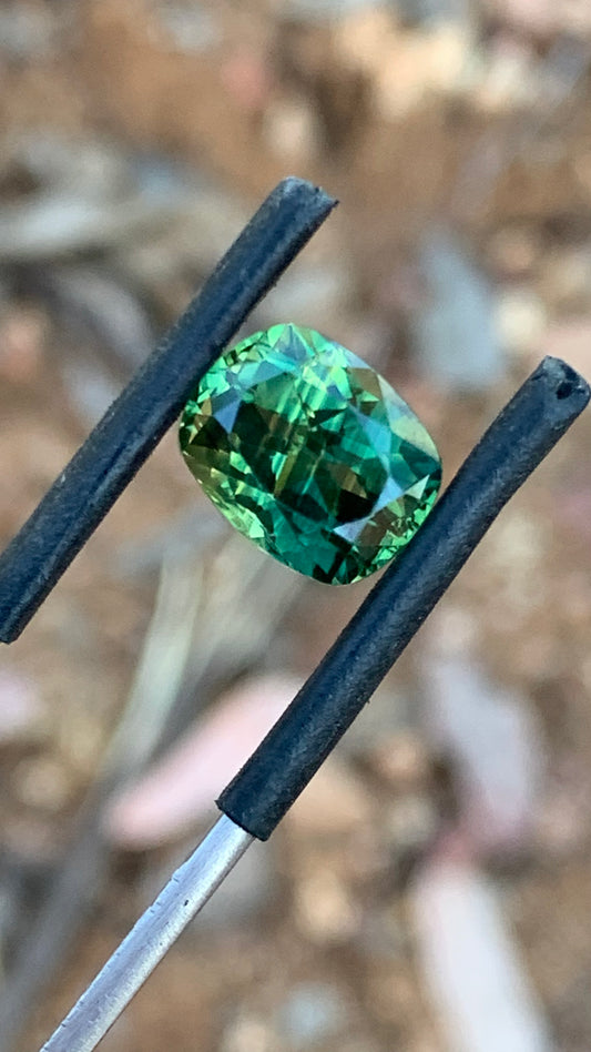 Eye clean Australian sapphire with lively striped green and yellow colour zoning