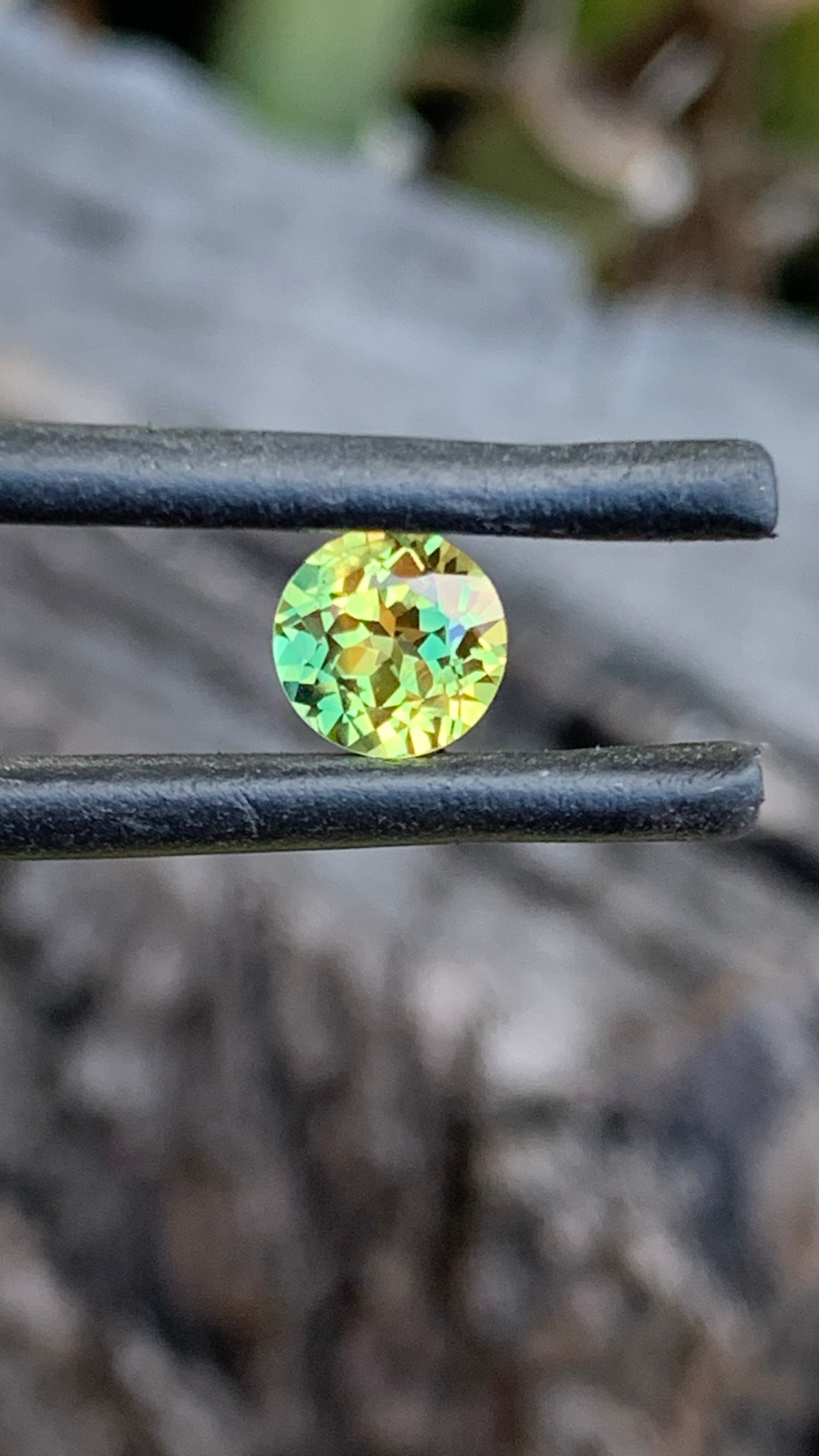0.98ct Yellow Green Australian Parti Sapphire