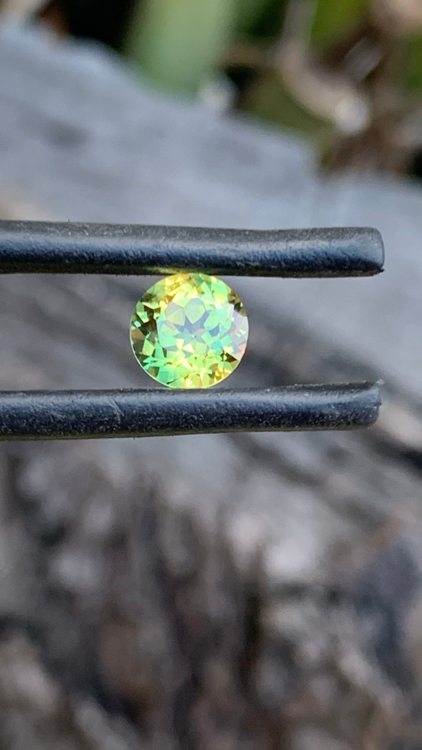 0.98ct Yellow Green Australian Parti Sapphire