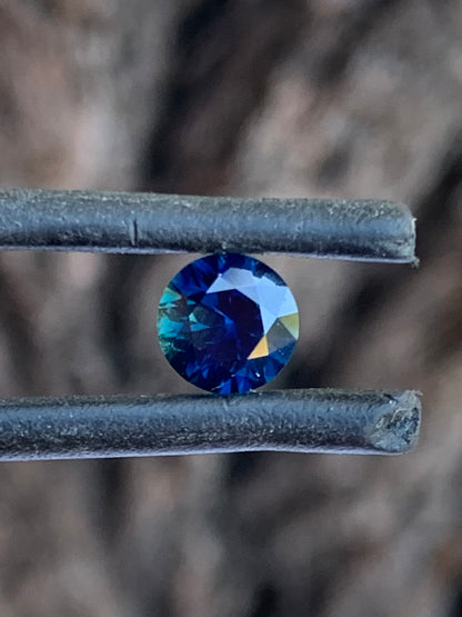 Round Australian Parti sapphire with striking blue and yellow colour play