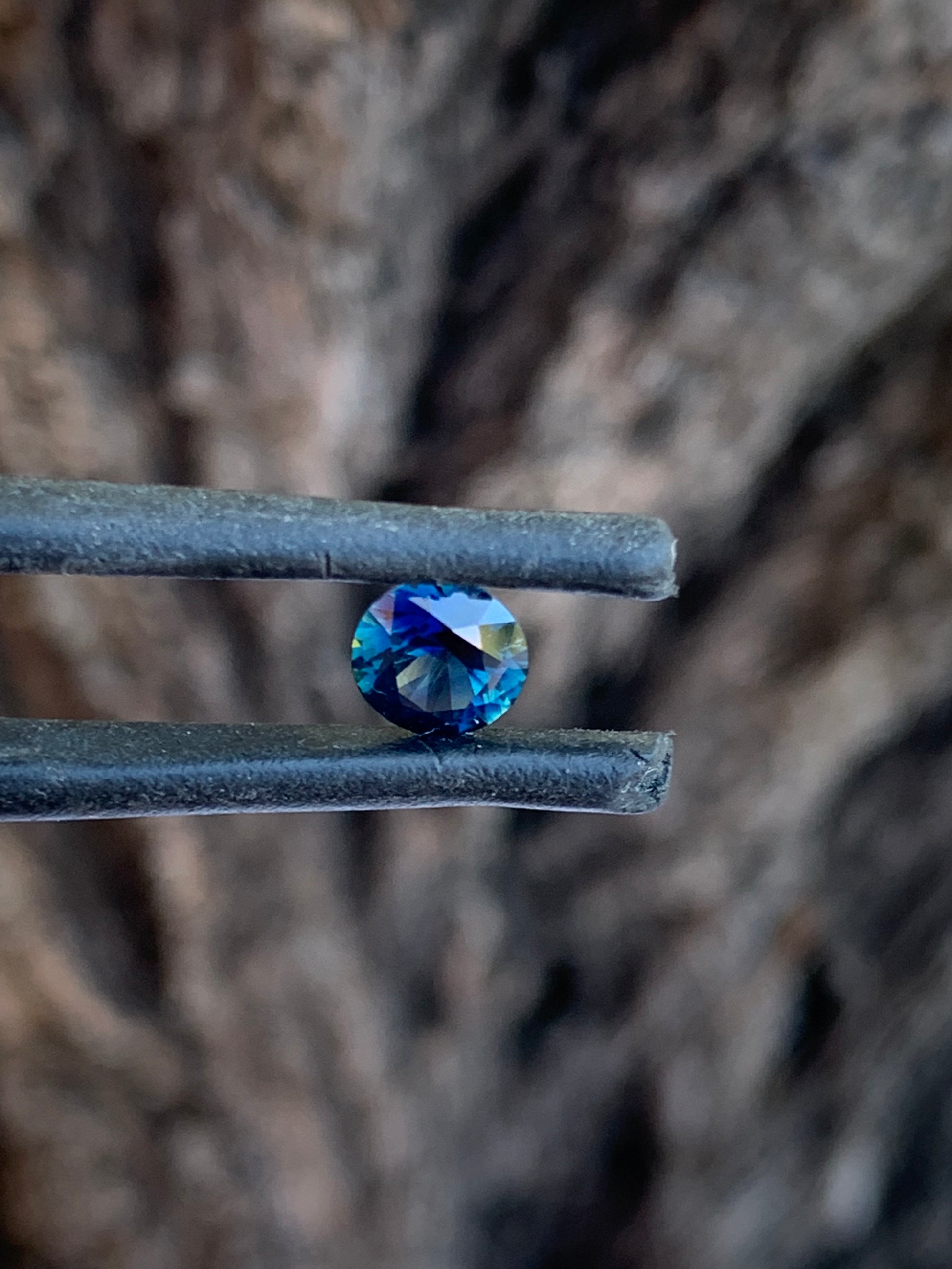 Natural round Australian sapphire with intense blue colour and small yellow parti zone