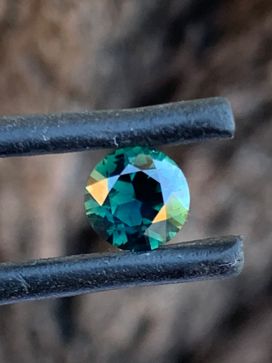 1.00ct teal parti Australian sapphire with faint yellow colour zone from Central Queensland
