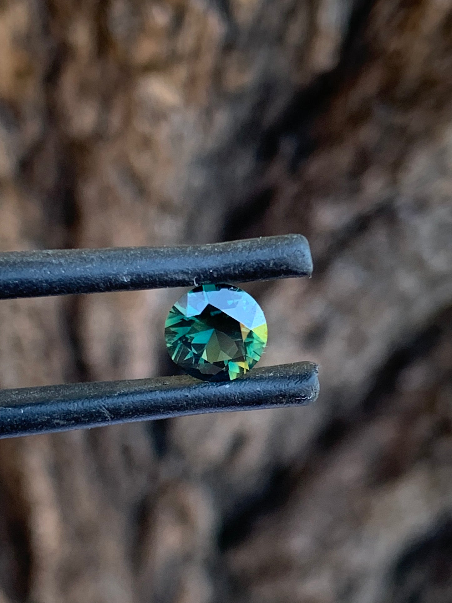 Natural round Australian sapphire with teal parti colour and subtle yellow zoning