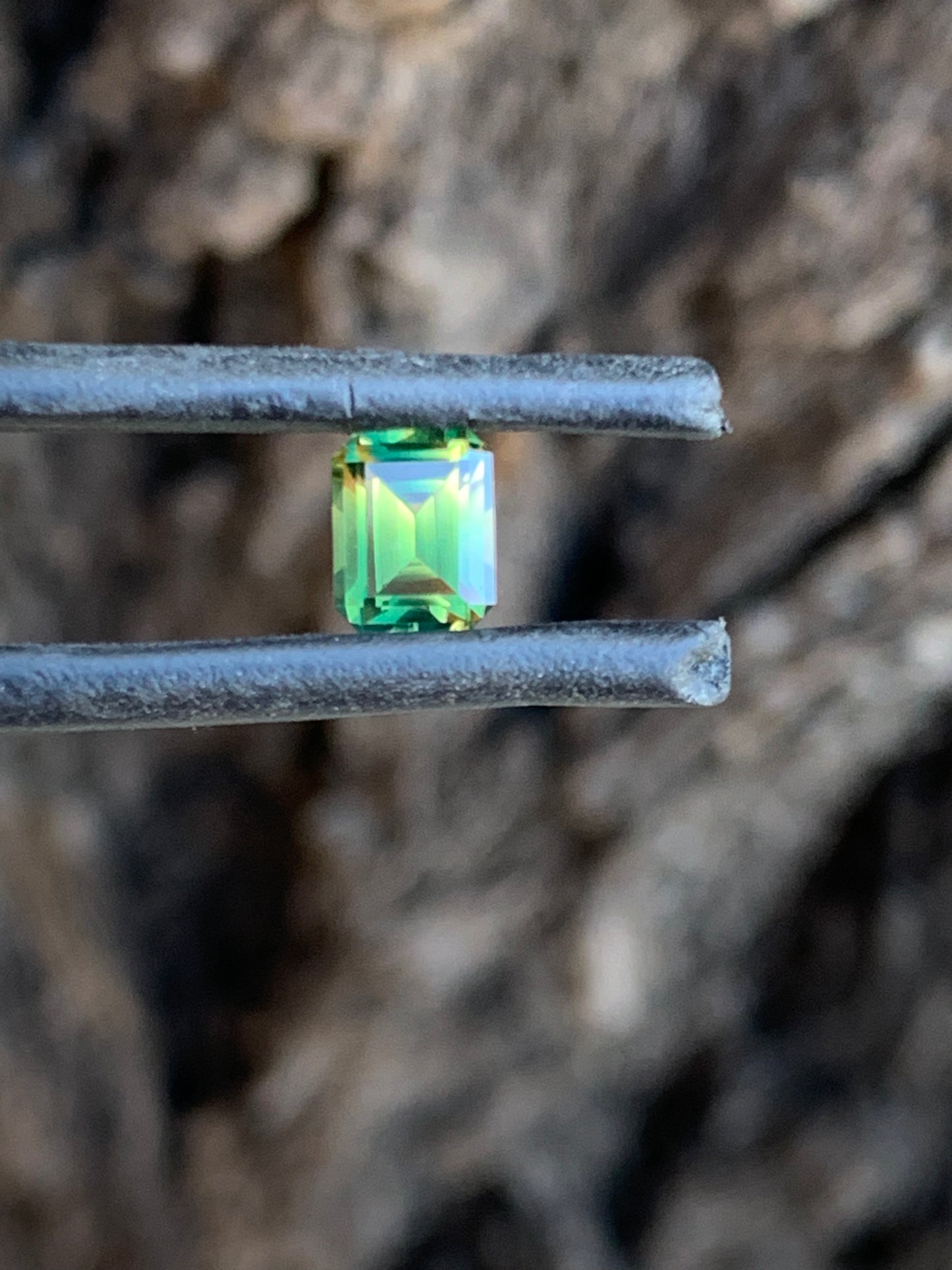 Natural Australian parti sapphire with vivid yellow and green colour zoning